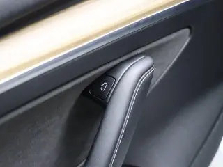 Tesla Model 3 2023 4dr Sedan