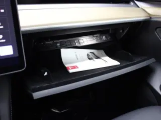 Tesla Model 3 2023 4dr Sedan