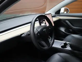 Tesla Model 3 2023 4dr Sedan