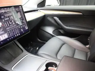 Tesla Model 3 2023 4dr Sedan