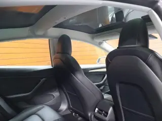 Tesla Model 3 2023 4dr Sedan