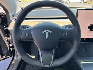 Tesla Model 3 2023 4dr Sedan