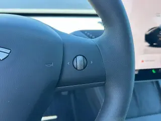 Tesla Model 3 2023 4dr Sedan