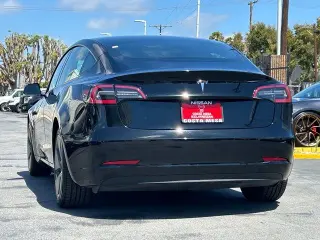 Tesla Model 3 2023 4dr Sedan