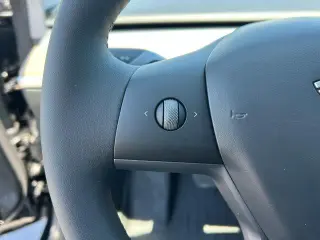 Tesla Model 3 2023 4dr Sedan