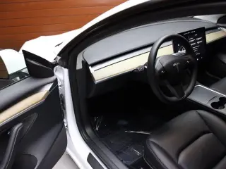 Tesla Model 3 2023 4dr Sedan