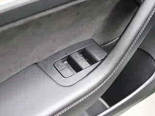 Tesla Model 3 2023 4dr Sedan