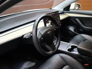 Tesla Model 3 2023 4dr Sedan