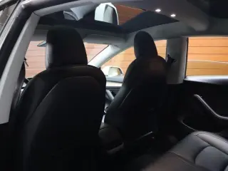 Tesla Model 3 2023 4dr Sedan