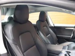 Tesla Model 3 2023 4dr Sedan
