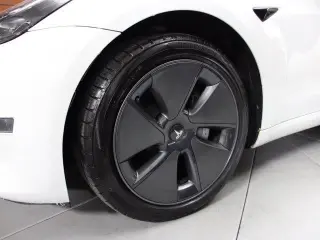 Tesla Model 3 2023 4dr Sedan