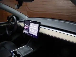 Tesla Model Y 2022 AWD Long Range 4dr Crossover