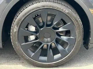 Tesla Model Y 2024 Long Range 4dr Crossover