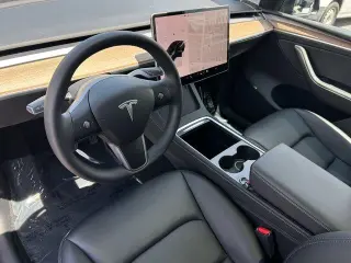 Tesla Model Y 2024 Long Range 4dr Crossover