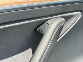 Tesla Model Y 2024 Long Range 4dr Crossover