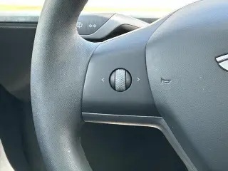 Tesla Model Y 2024 Long Range 4dr Crossover