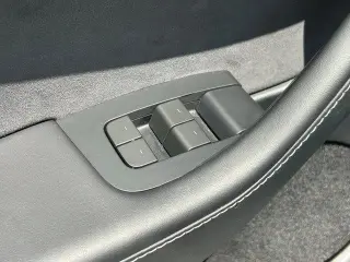 Tesla Model Y 2024 Long Range 4dr Crossover