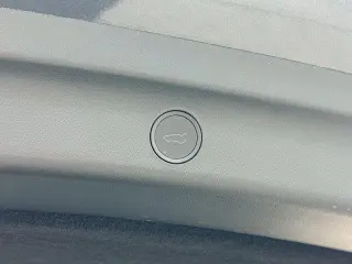 Tesla Model Y 2024 Long Range 4dr Crossover