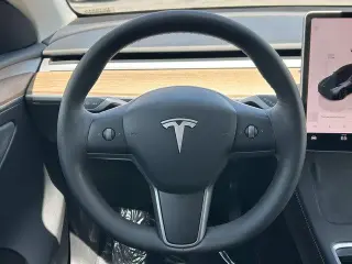 Tesla Model Y 2024 Long Range 4dr Crossover
