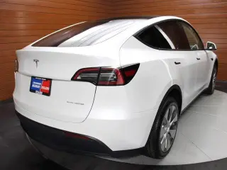 Tesla Model Y 2023 AWD 4dr Crossover