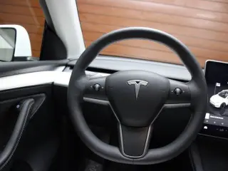 Tesla Model Y 2023 AWD 4dr Crossover