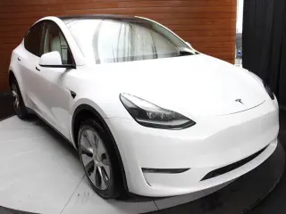 Tesla Model Y 2023 AWD 4dr Crossover