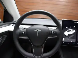 Tesla Model Y 2023 AWD 4dr Crossover