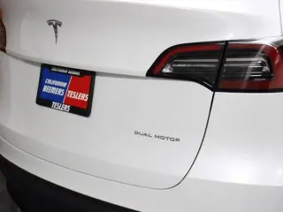 Tesla Model Y 2023 AWD 4dr Crossover