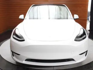 Tesla Model Y 2023 AWD 4dr Crossover