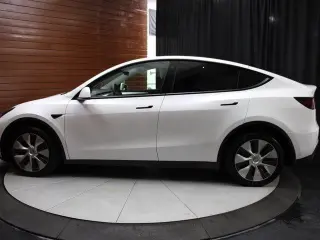 Tesla Model Y 2023 AWD 4dr Crossover