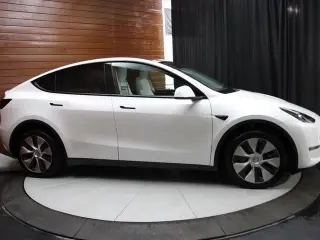Tesla Model Y 2023 AWD 4dr Crossover