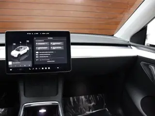 Tesla Model Y 2023 AWD 4dr Crossover