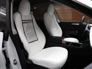 Tesla Model Y 2023 AWD 4dr Crossover