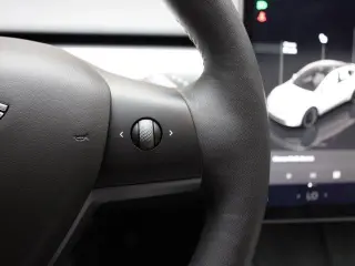 Tesla Model Y 2023 AWD 4dr Crossover