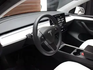 Tesla Model Y 2023 AWD 4dr Crossover
