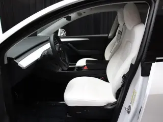 Tesla Model Y 2023 AWD 4dr Crossover