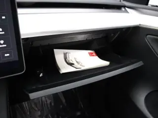 Tesla Model Y 2023 AWD 4dr Crossover