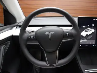 Tesla Model Y 2023 AWD 4dr Crossover