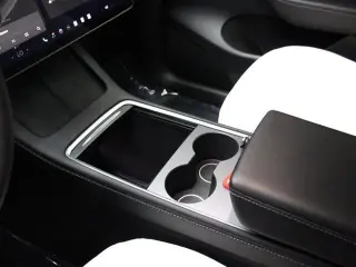Tesla Model Y 2023 AWD 4dr Crossover