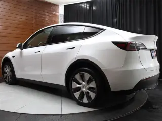 Tesla Model Y 2023 AWD 4dr Crossover