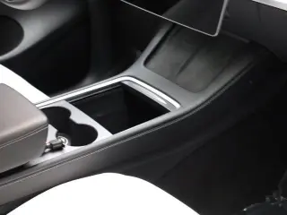 Tesla Model Y 2023 AWD 4dr Crossover