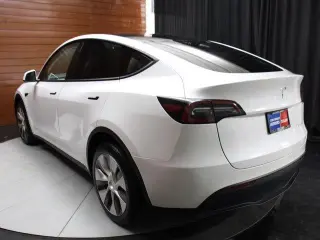 Tesla Model Y 2023 AWD 4dr Crossover