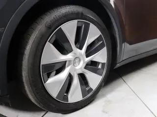 Tesla Model Y 2023 AWD Long Range 4dr Crossover