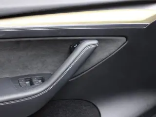 Tesla Model Y 2023 AWD Long Range 4dr Crossover