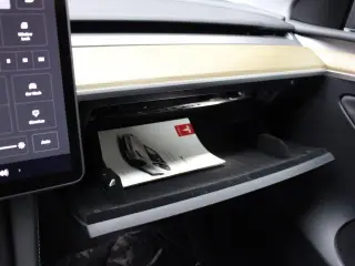 Tesla Model Y 2023 AWD 4dr Crossover