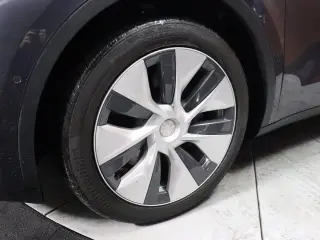 Tesla Model Y 2023 AWD 4dr Crossover