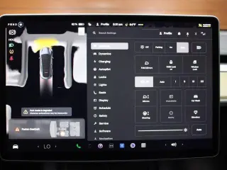 Tesla Model Y 2023 AWD 4dr Crossover