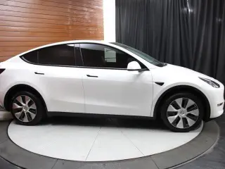Tesla Model Y 2023 AWD 4dr Crossover