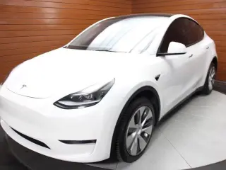 Tesla Model Y 2023 AWD 4dr Crossover