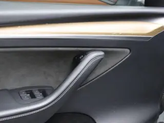 Tesla Model Y 2023 AWD 4dr Crossover
